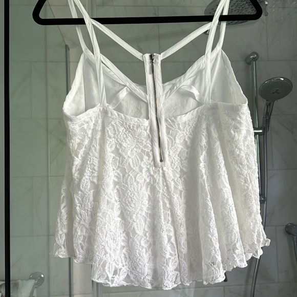 Guess crop top in lace - Picture 3 of 5